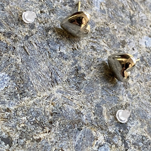 ๐Sale ๐2 for $10 NWOT shiny silver (color) heart post earrings fun summer - Picture 4 of 7